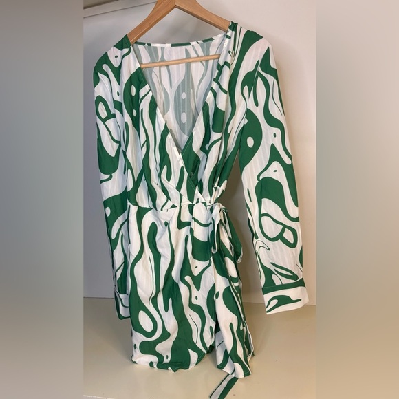 Green and White Long Sleeve V-Neck Sundress - Picture 1 of 3
